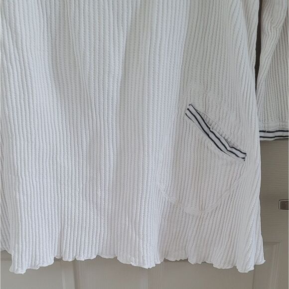 FENINI White Striped V-Neck Top - Picture 5 of 12
